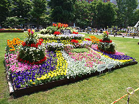 札幌大通公園花フェスタ開催 きれいなお花が満開です 北海道グルメ彩都 北海道の産直通販 札幌 スイーツろまん亭 大金畜産 ラレトリヨーグルト 十勝加藤牧場 キリンガラナ