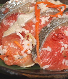 北海道　小樽　飯寿し　いずし　飯寿司　紅鮭　老舗